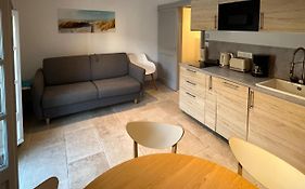 Holiday In Arles: Appartement De L'Amphitheatre